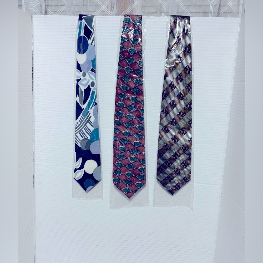 Francis 100% silk ties. Elegant Multicolor Men's Ties Set 56”L 3.5 W